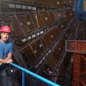 Martin Sýkora u detektoru ATLAS v CERN (foto: archiv M. Sýkory) 