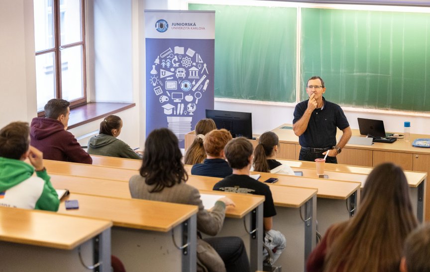 Z první přednášky informatické Juniorské Univerzity Karlovy (foto: Michal Novotný / RUK)