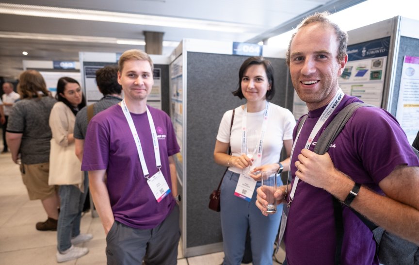 Autorka článku Iveta Zatočilová s kolegy během poster session (foto: archiv I. Zatočilové)