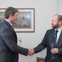 Podpis partnerských smluv - zleva Ing. Bohuslav Cempírek, předseda představenstva ICZ a.s, děkan MFF UK prof. Jan Kratochvíl